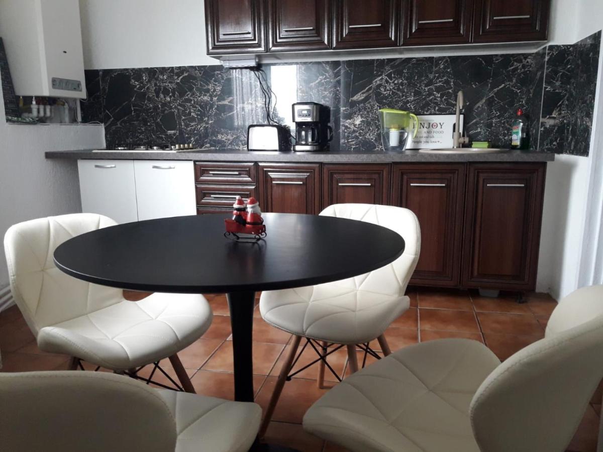 Hellen'S Ultracentral Apartament Bodzavásár Kültér fotó