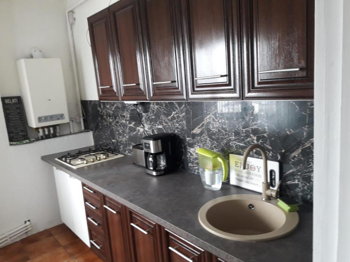 Hellen'S Ultracentral Apartament Bodzavásár Kültér fotó