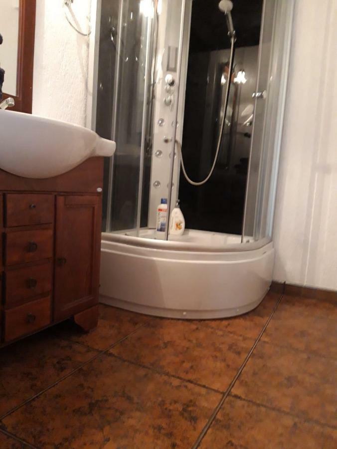 Hellen'S Ultracentral Apartament Bodzavásár Kültér fotó